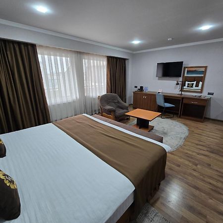 Ziyorat Luxury Hotel Fergana Exterior foto
