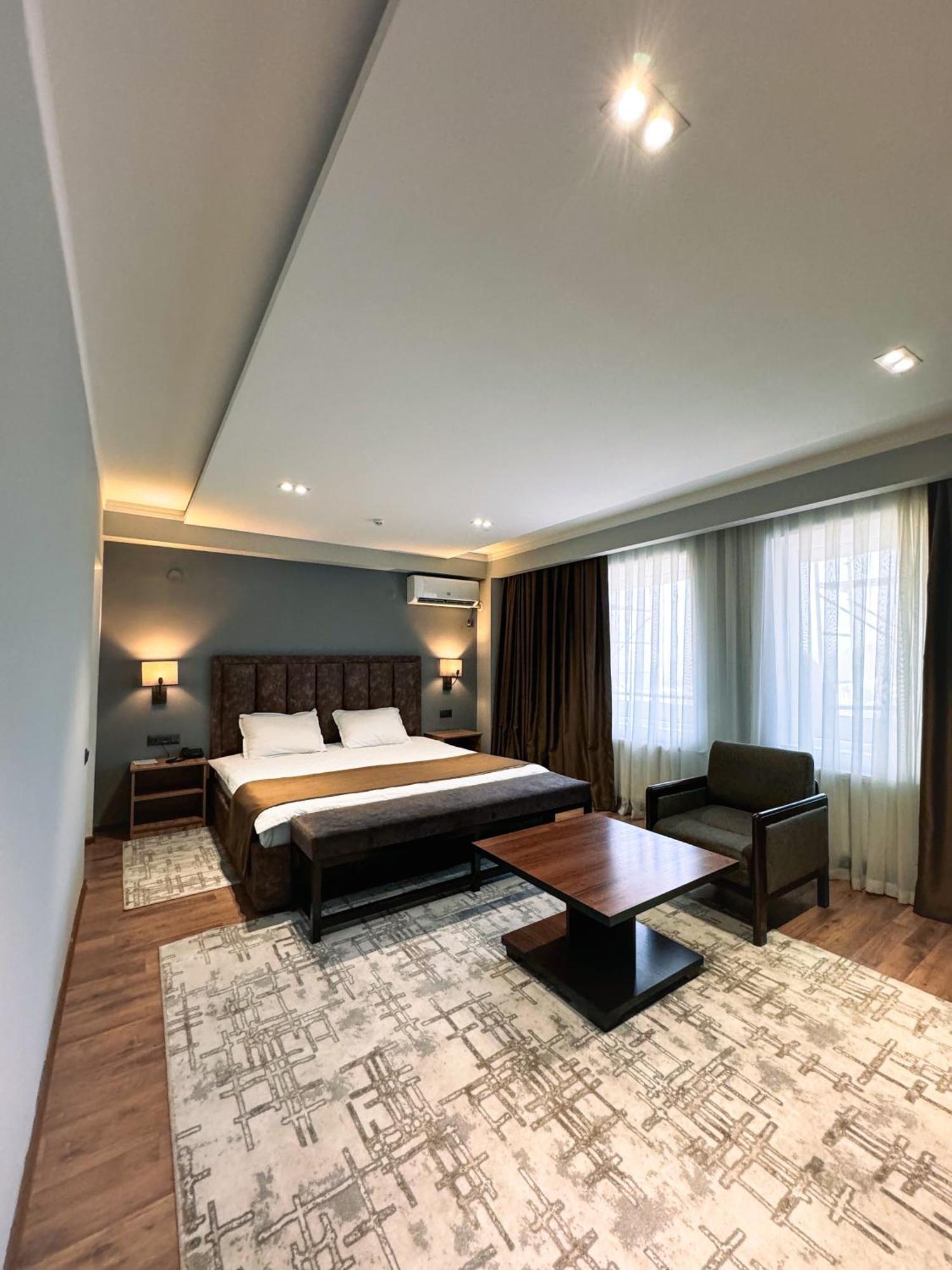 Ziyorat Luxury Hotel Fergana Exterior foto