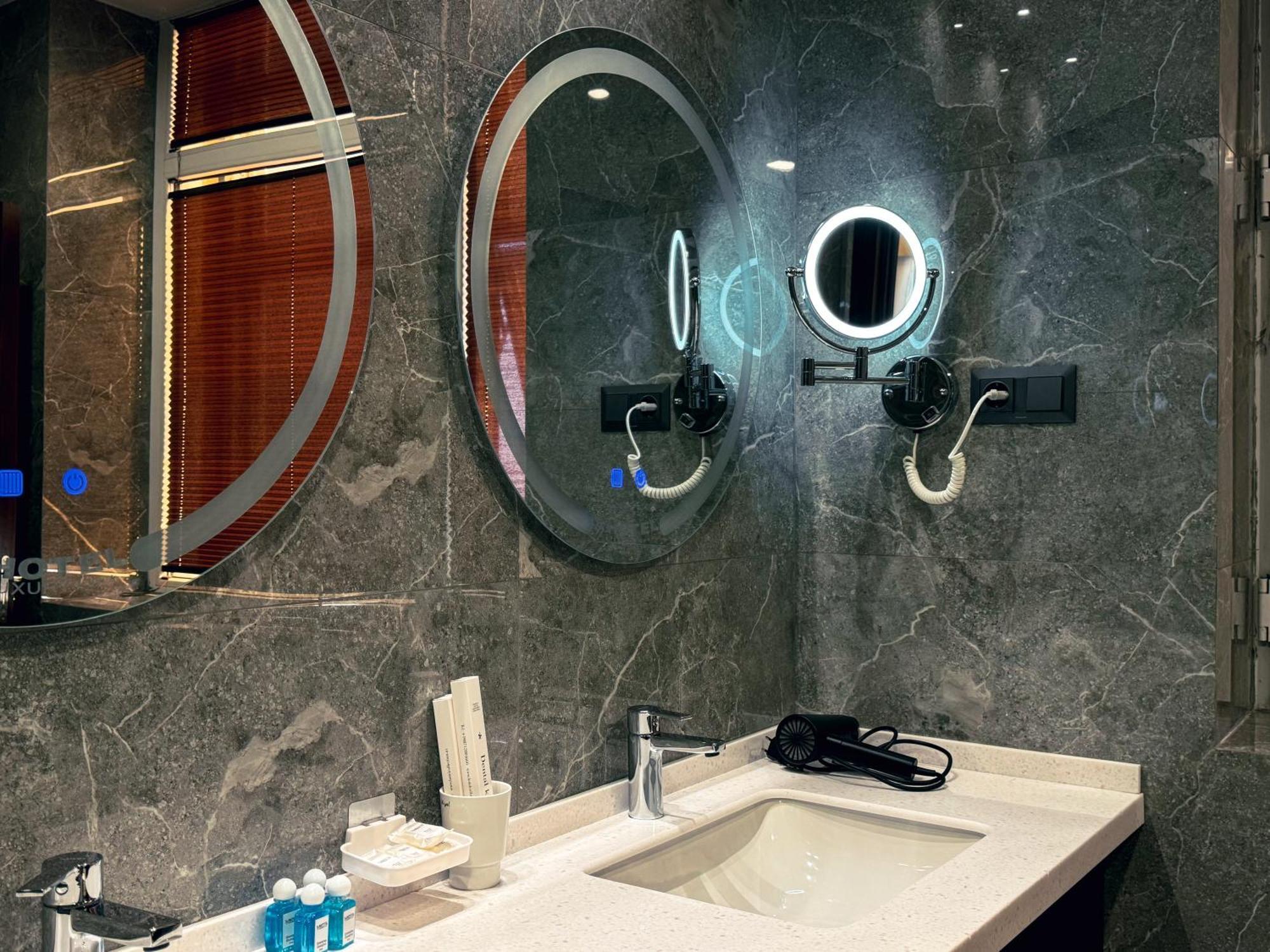 Ziyorat Luxury Hotel Fergana Exterior foto