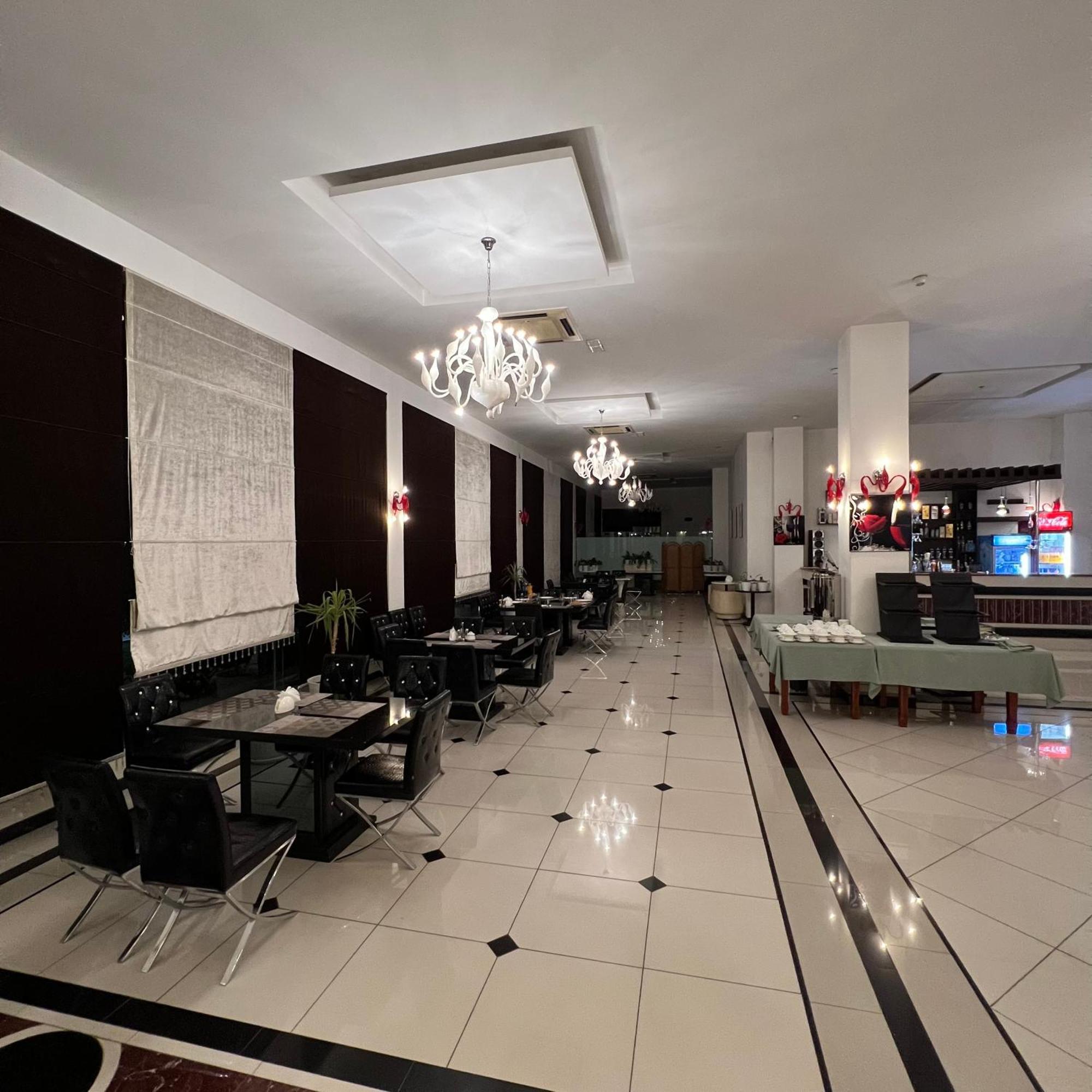 Ziyorat Luxury Hotel Fergana Exterior foto