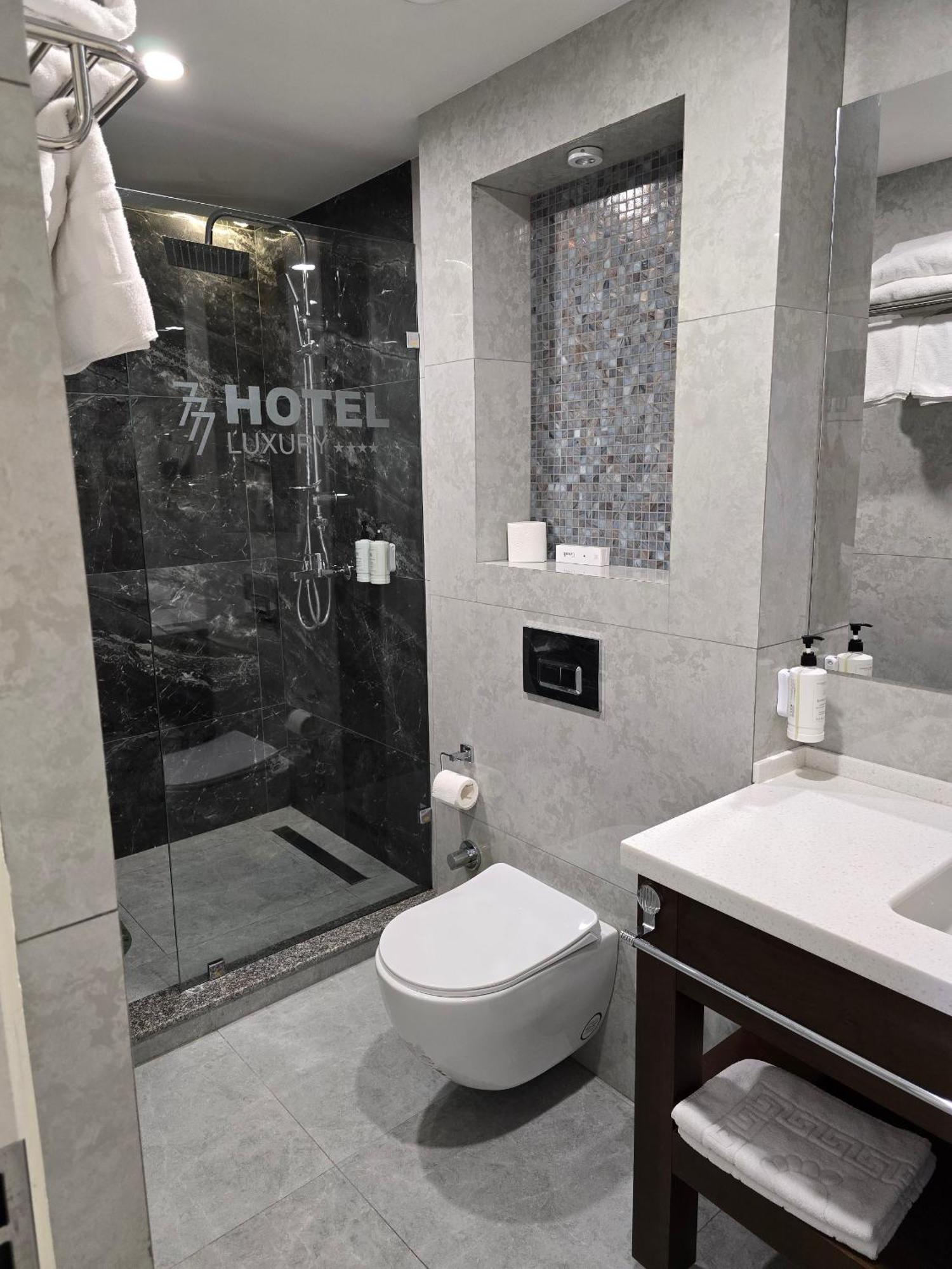 Ziyorat Luxury Hotel Fergana Exterior foto
