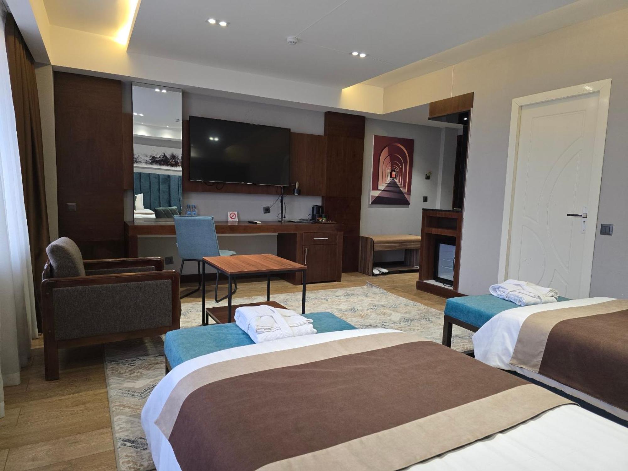 Ziyorat Luxury Hotel Fergana Exterior foto