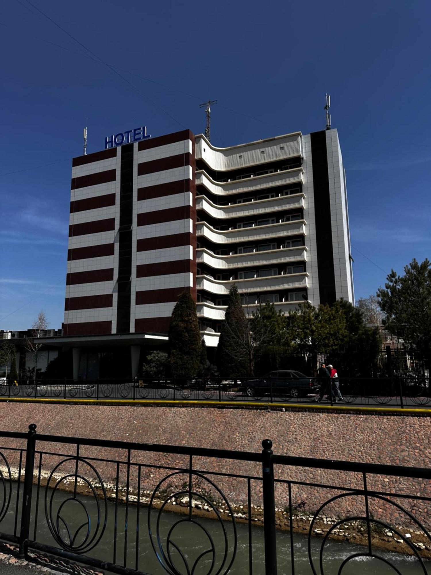 Ziyorat Luxury Hotel Fergana Exterior foto