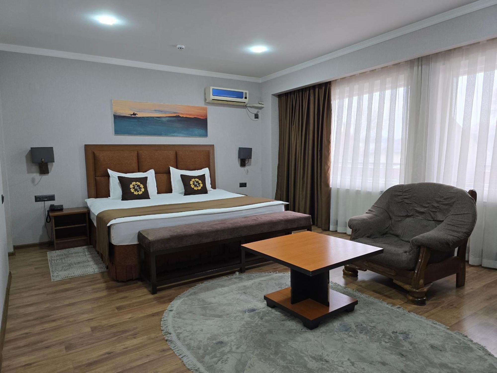 Ziyorat Luxury Hotel Fergana Exterior foto