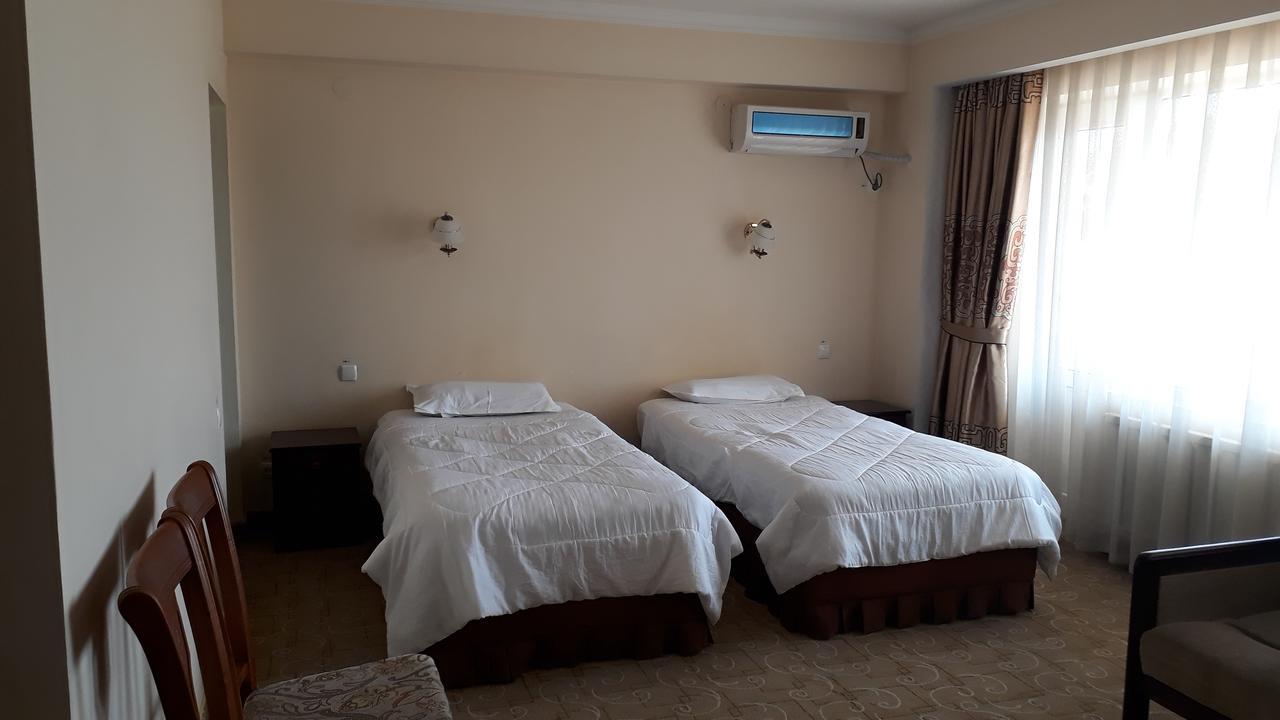 Ziyorat Luxury Hotel Fergana Exterior foto