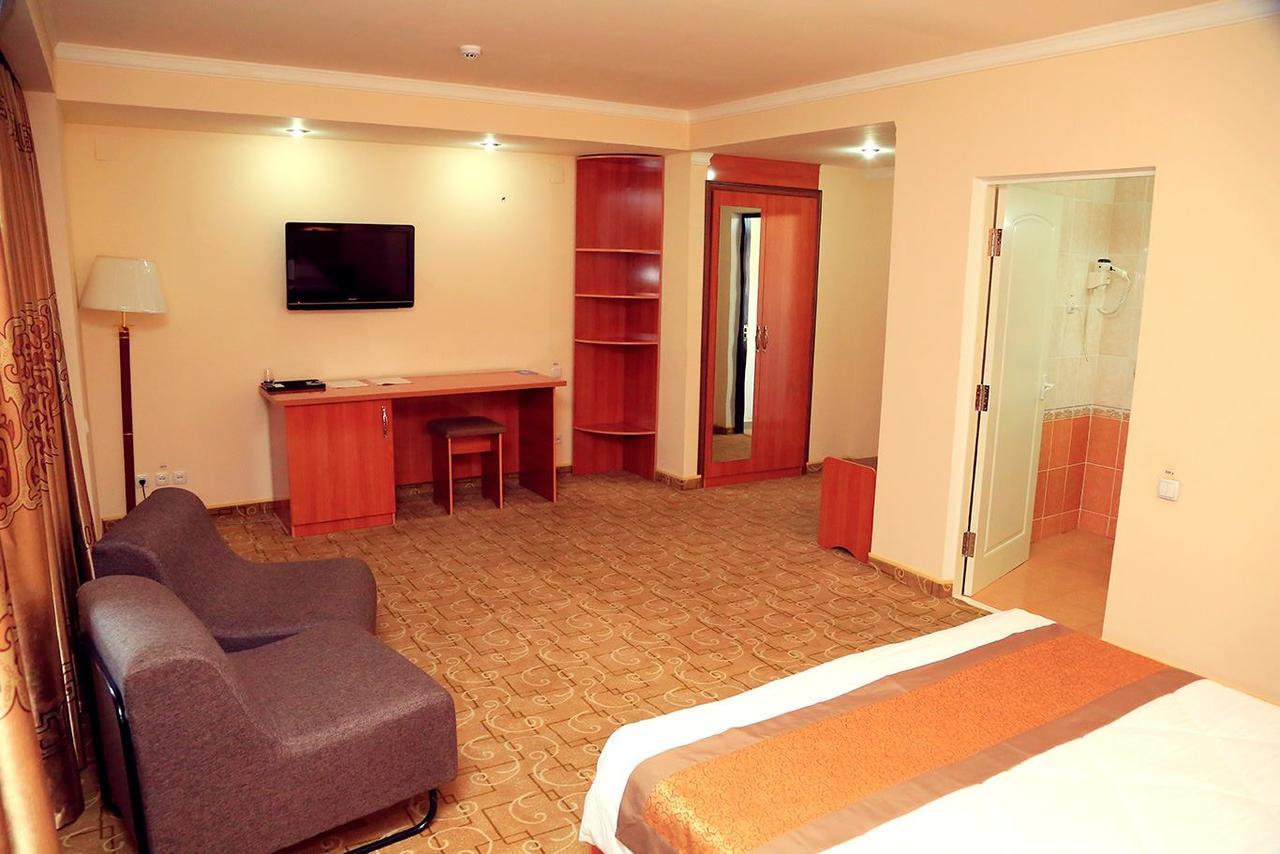 Ziyorat Luxury Hotel Fergana Exterior foto