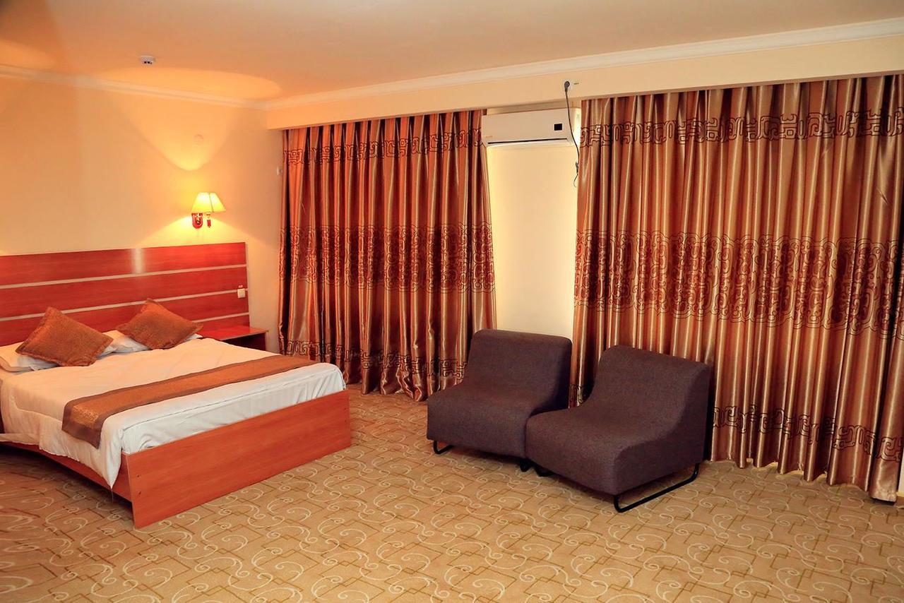 Ziyorat Luxury Hotel Fergana Exterior foto